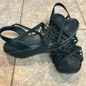 Skechers womens Parallel - Crossed Wires - Multi Gore Slingback Sandals size 11